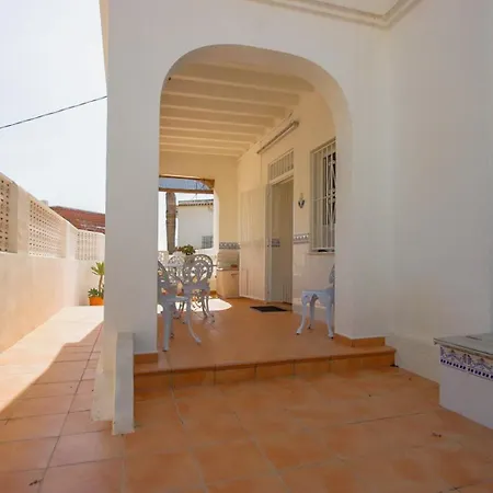 Дом отдыха Mediterranean Retreat Spacious 2 Bedroom With Patio And Sea Views Кальпе
