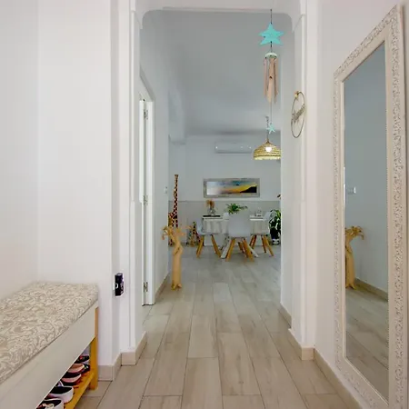 Mediterranean Retreat Spacious 2 Bedroom With Patio And Sea Views *