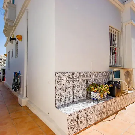Mediterranean Retreat Spacious 2 Bedroom With Patio And Sea Views *