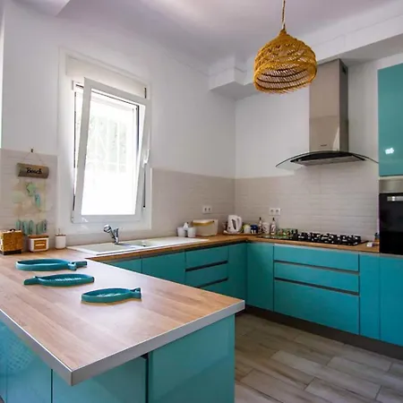 Mediterranean Retreat Spacious 2 Bedroom With Patio And Sea Views