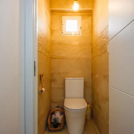 Дом отдыха Mediterranean Retreat Spacious 2 Bedroom With Patio And Sea Views