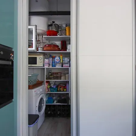 Дом отдыха Mediterranean Retreat Spacious 2 Bedroom With Patio And Sea Views