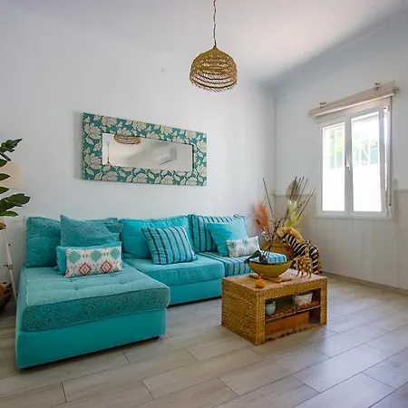 Mediterranean Retreat Spacious 2 Bedroom With Patio And Sea Views *
