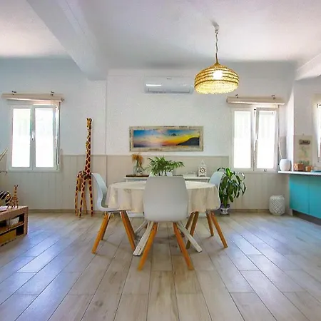Mediterranean Retreat Spacious 2 Bedroom With Patio And Sea Views *
